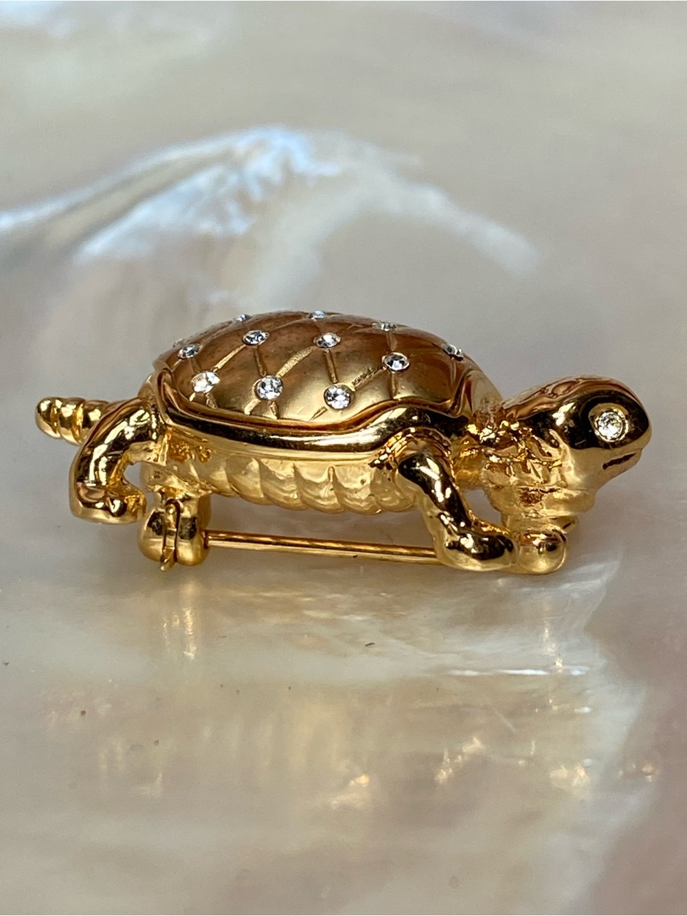 🍇 Pair of Swarovski Gold Tone Turtles Momma with Baby Turtle Brooch & Stick Pin - Picture 6 of 11
